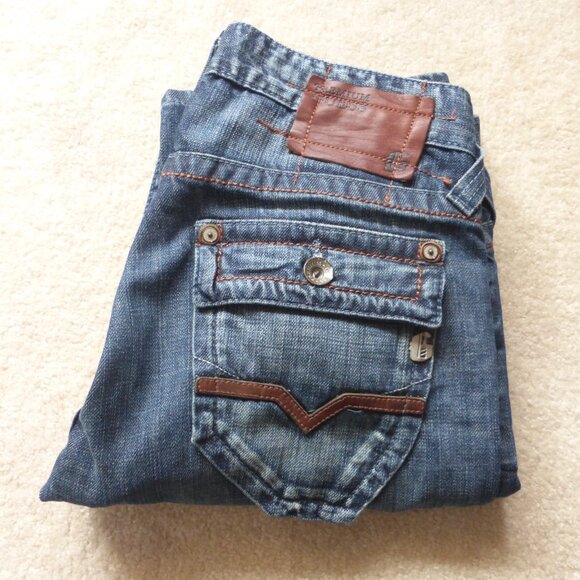 GUESS premium denim dark wash "Pasadena" straight leg button fly jeans - Picture 14 of 16